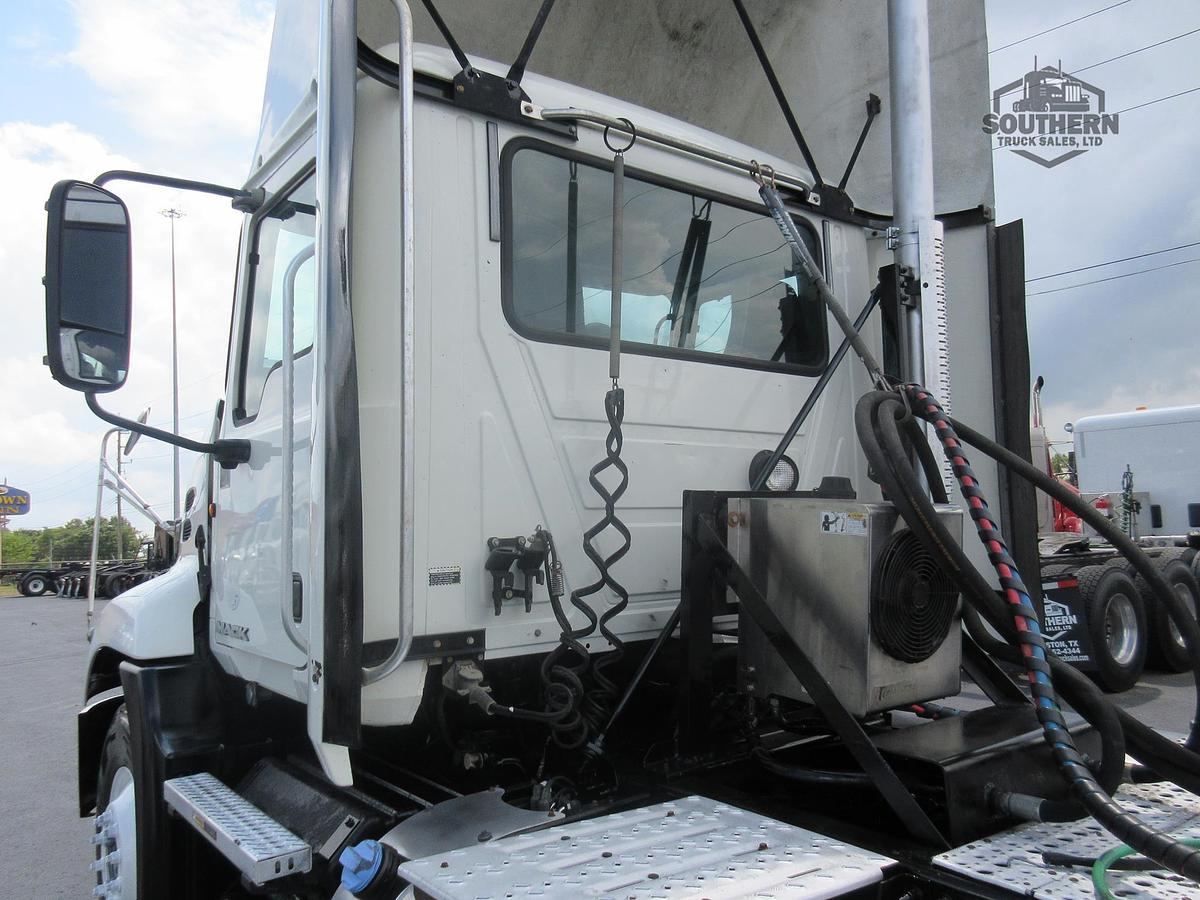 Used 2014 MACK PINNACLE CXU613