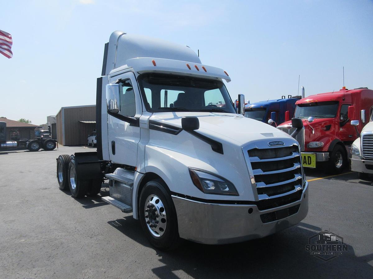 Used 2019 FREIGHTLINER CASCADIA 126