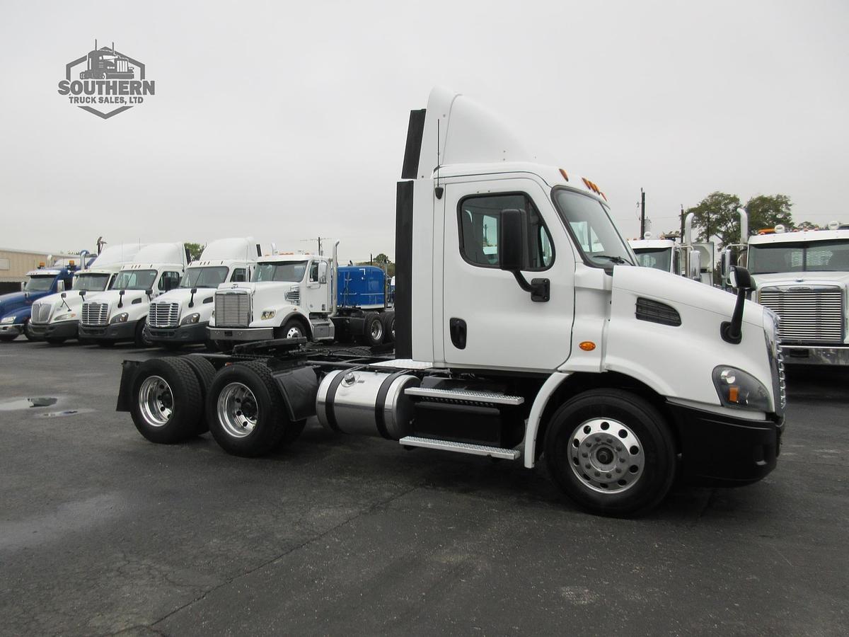 Used 2018 FREIGHTLINER CASCADIA 113