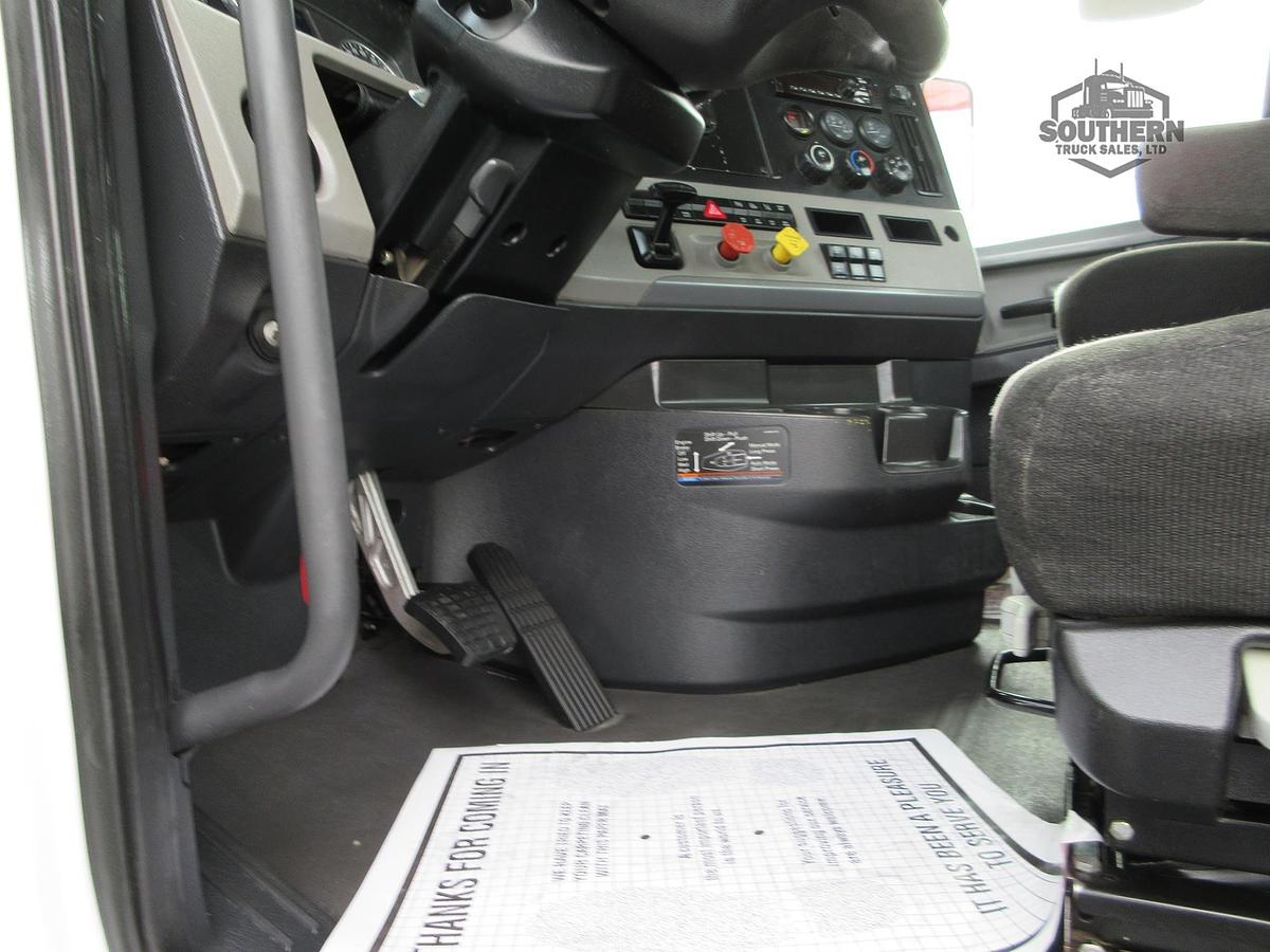 Used 2019 FREIGHTLINER CASCADIA 126