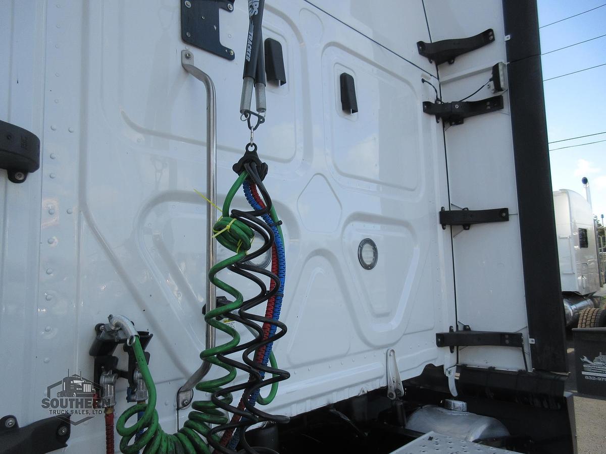 Used 2022 FREIGHTLINER CASCADIA 116