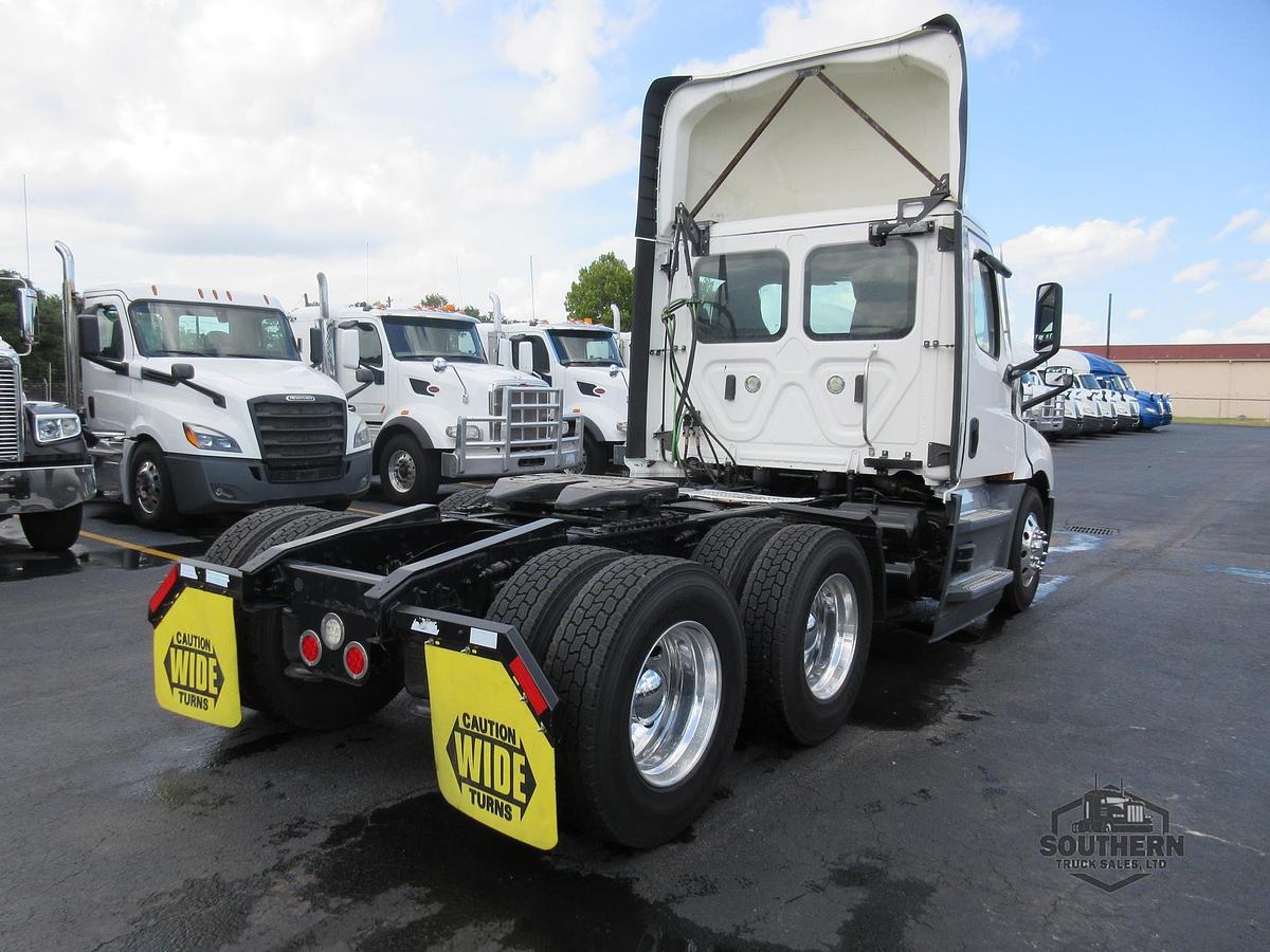 Used 2021 FREIGHTLINER CASCADIA 116
