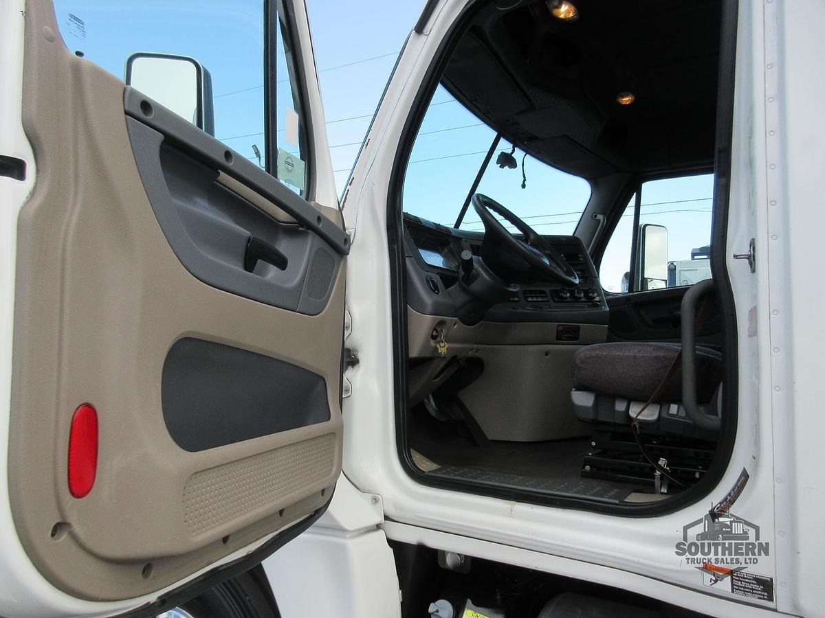Used 2019 FREIGHTLINER CASCADIA 125