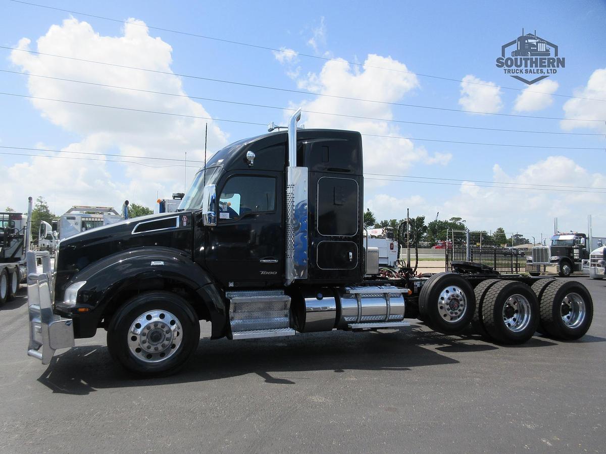 Used 2023 KENWORTH T880