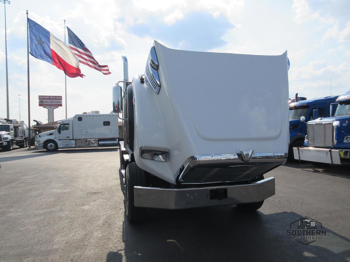 Used 2018 FREIGHTLINER CORONADO 122 SD