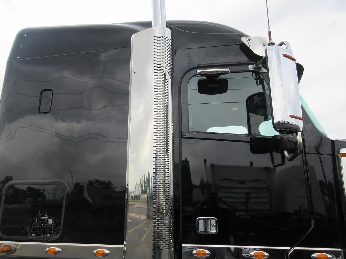 Used 2023 FREIGHTLINER CORONADO 122 SD