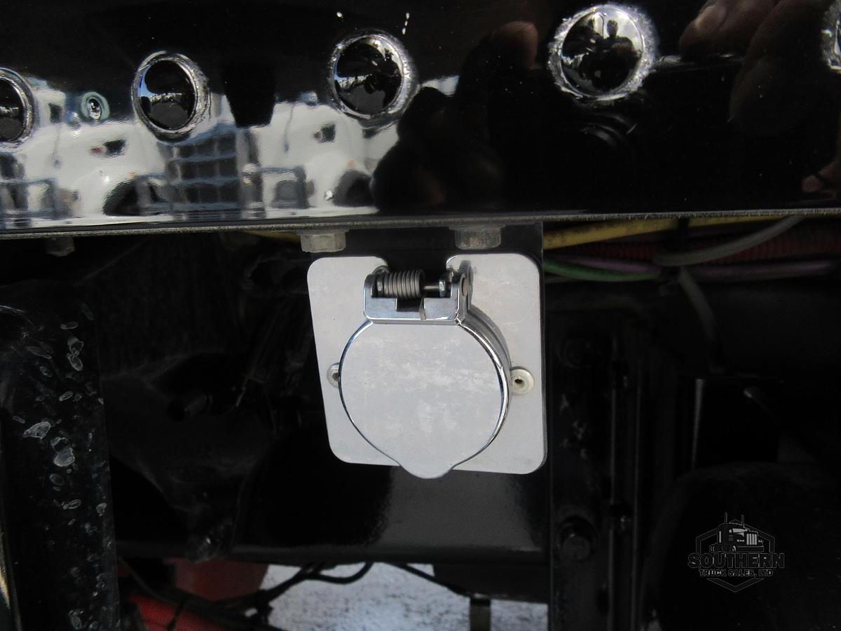 Used 2023 PETERBILT 389