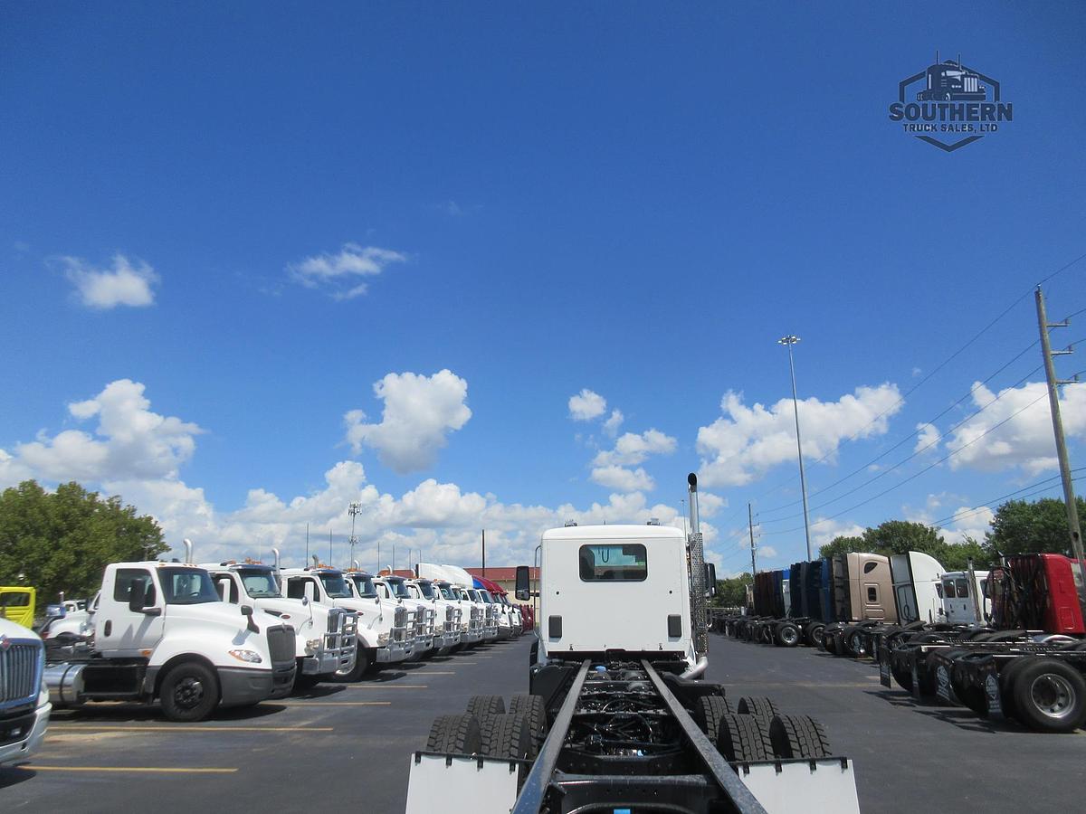 2025 KENWORTH T880