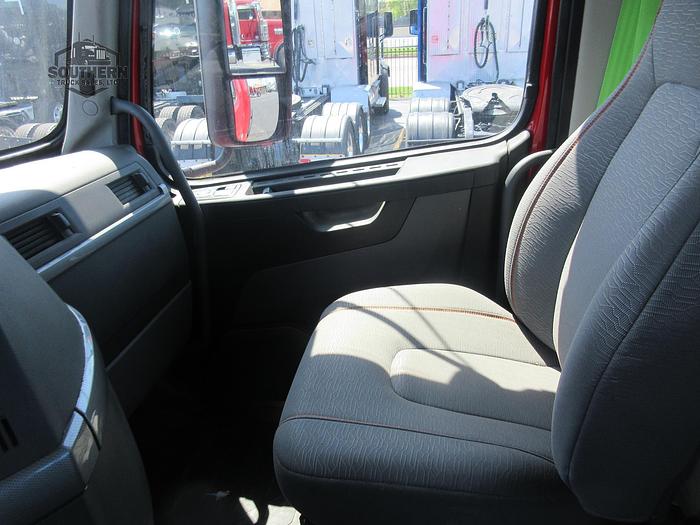 Used 2020 VOLVO VNR64T300