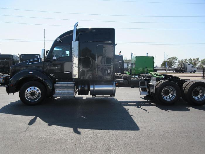 Used 2021 KENWORTH T880