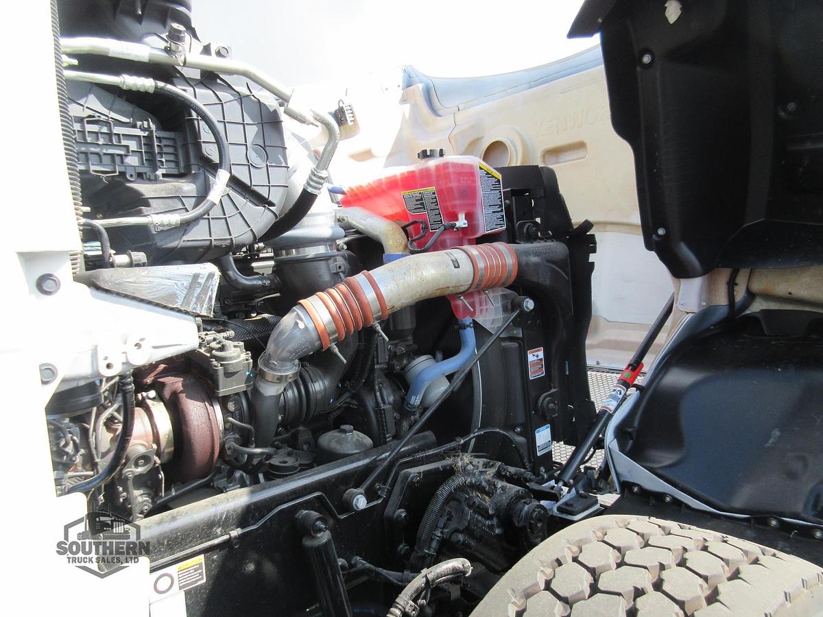 2025 KENWORTH T880
