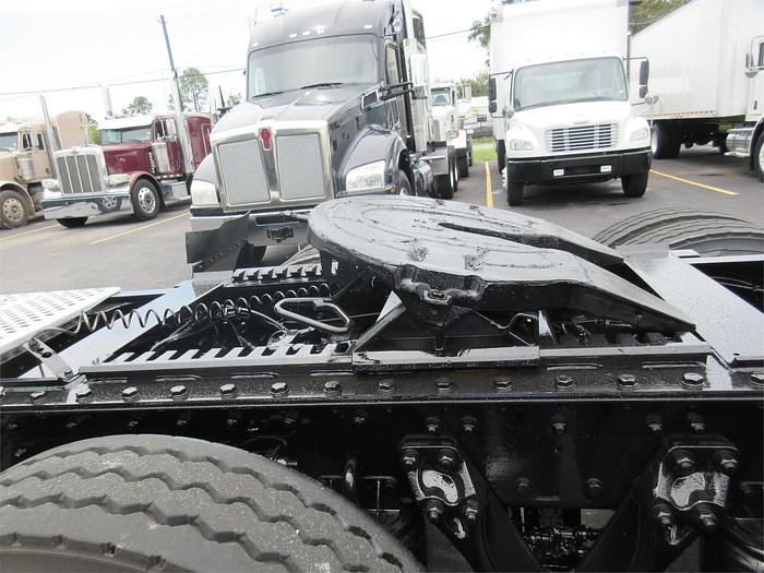 Used 2021 KENWORTH T880