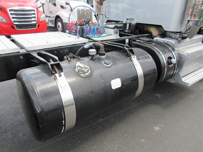 Used 2015 PETERBILT 389