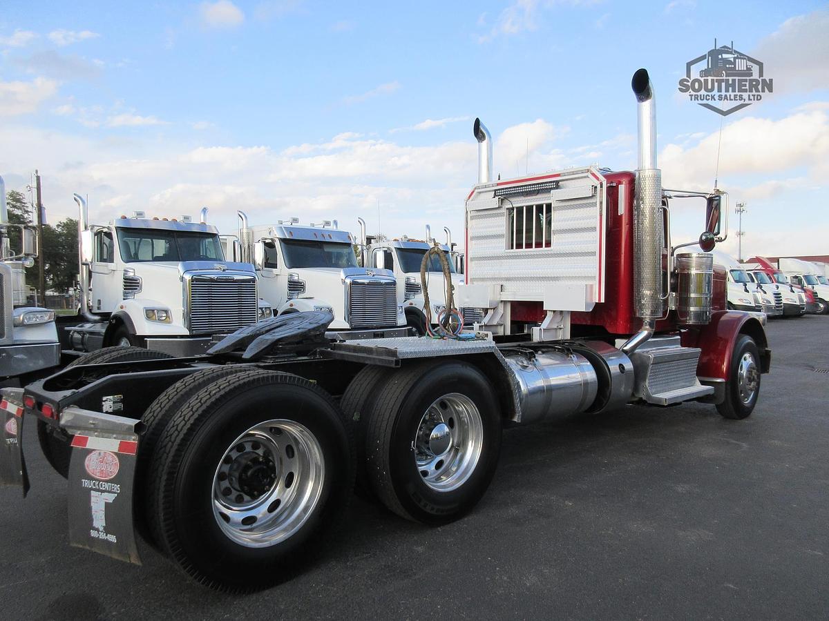 Used 2021 PETERBILT 389
