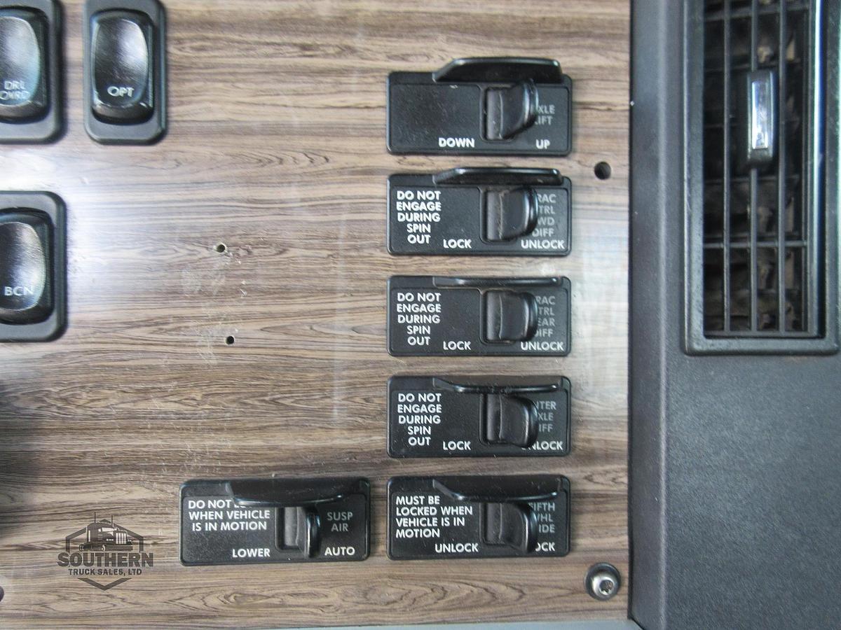 Used 2019 FREIGHTLINER CORONADO 122 SD