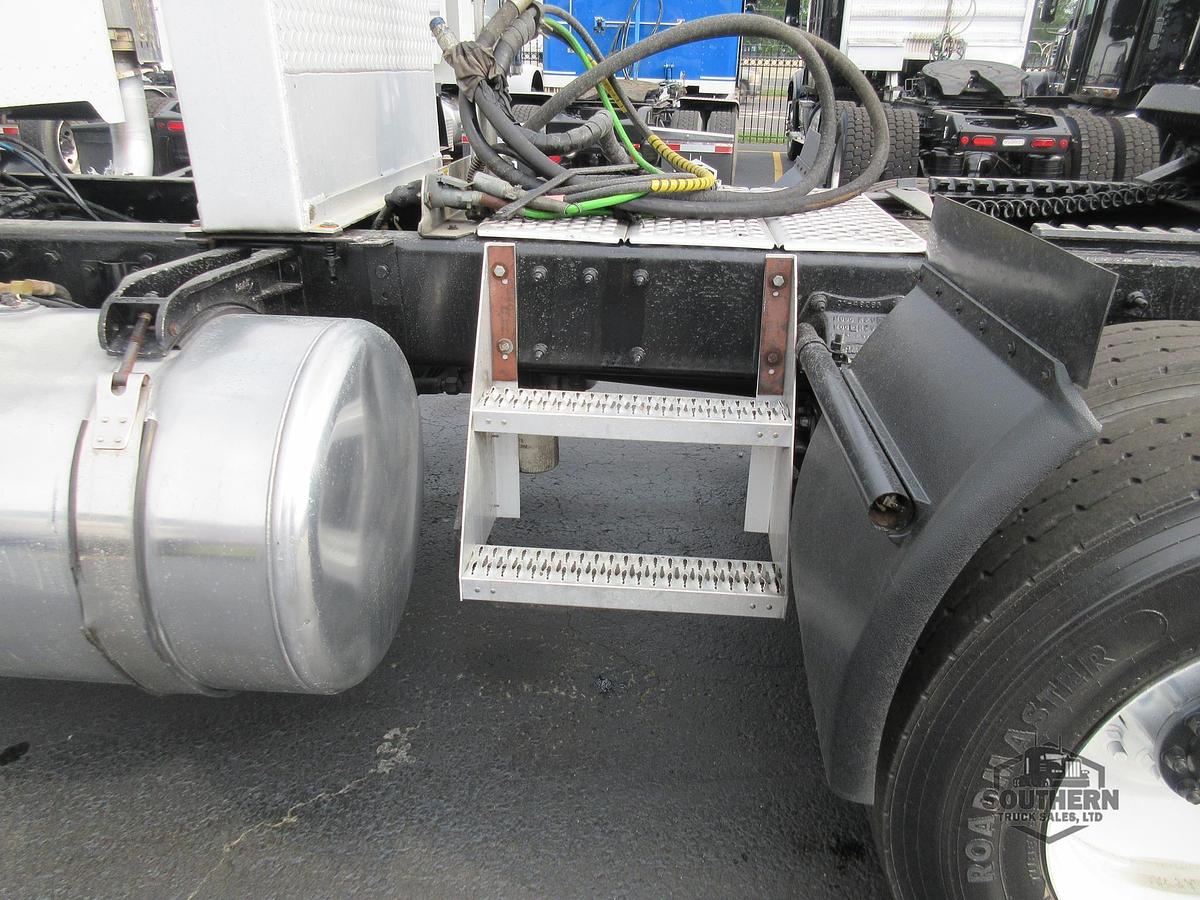 Used 2011 PETERBILT 388