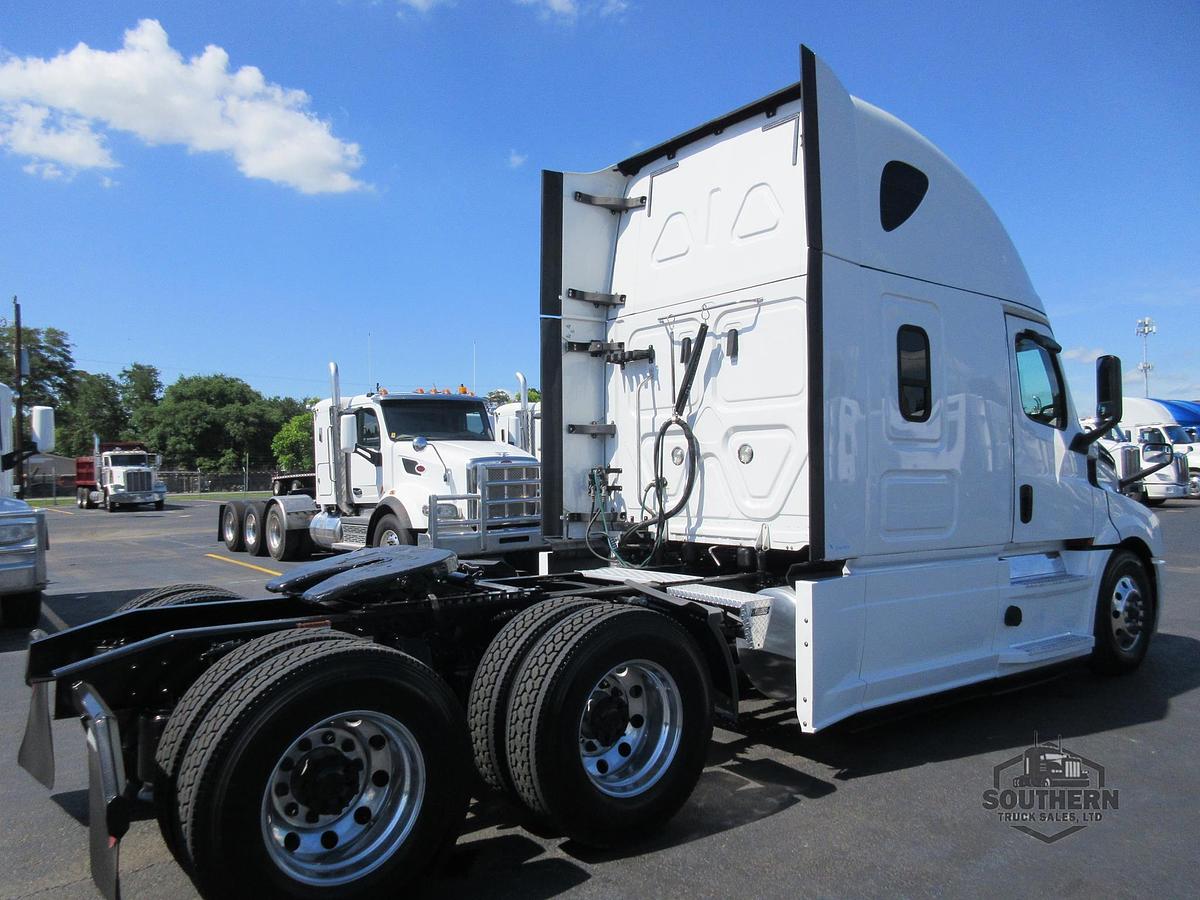 Used 2020 FREIGHTLINER CASCADIA 126