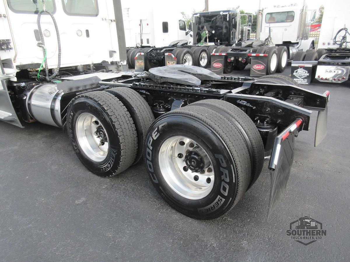 Used 2019 FREIGHTLINER CASCADIA 113