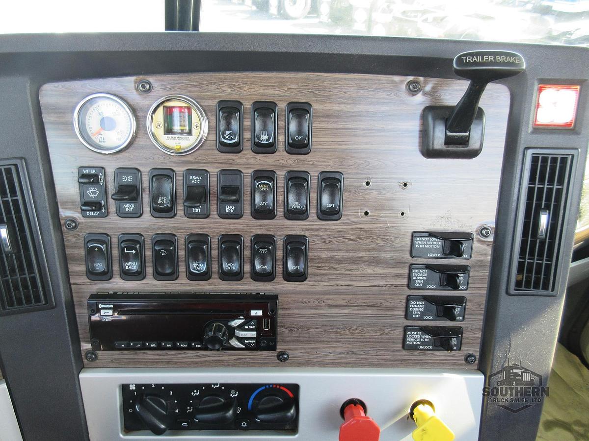 Used 2019 FREIGHTLINER 122SD