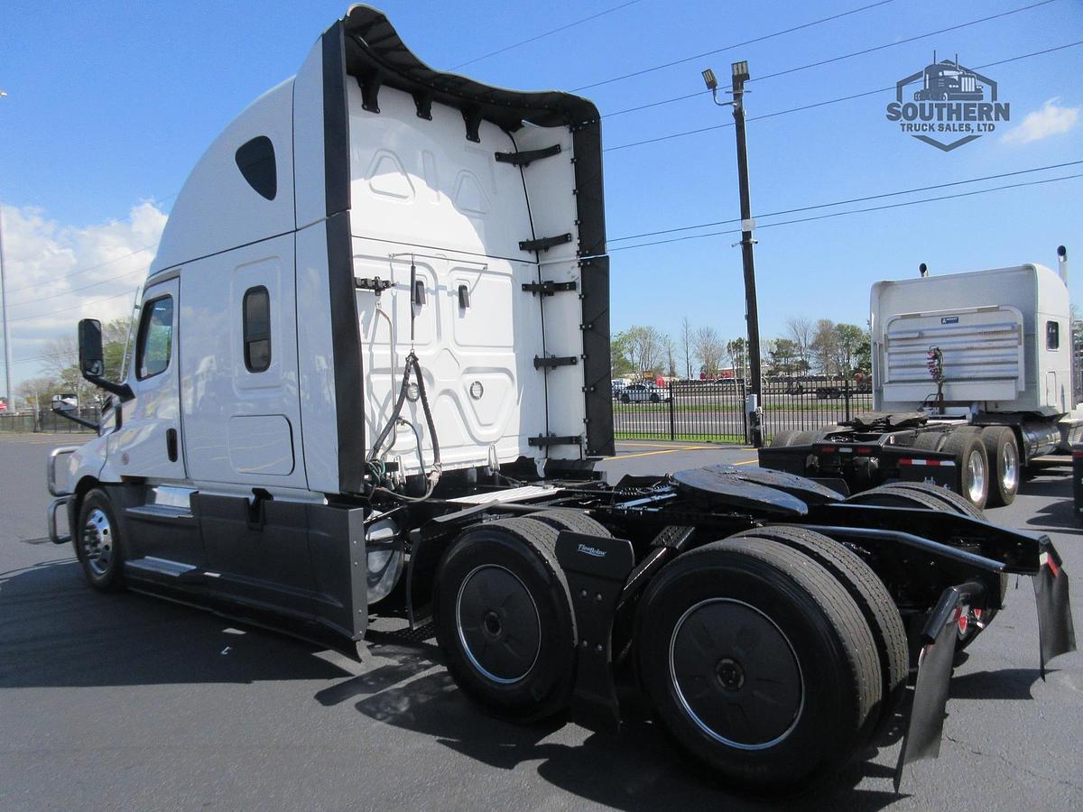 Used 2022 FREIGHTLINER CASCADIA 126