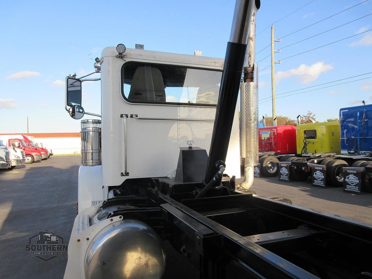 Used 2019 PETERBILT 389