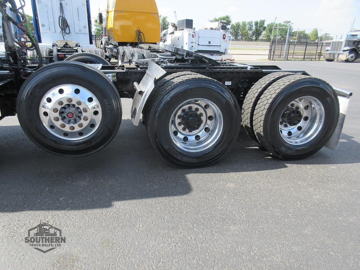 Used 2023 KENWORTH T880