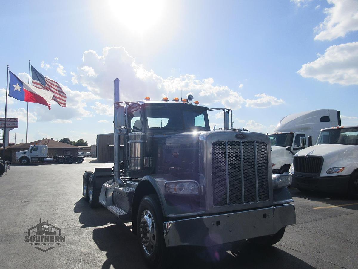 Used 2022 PETERBILT 389