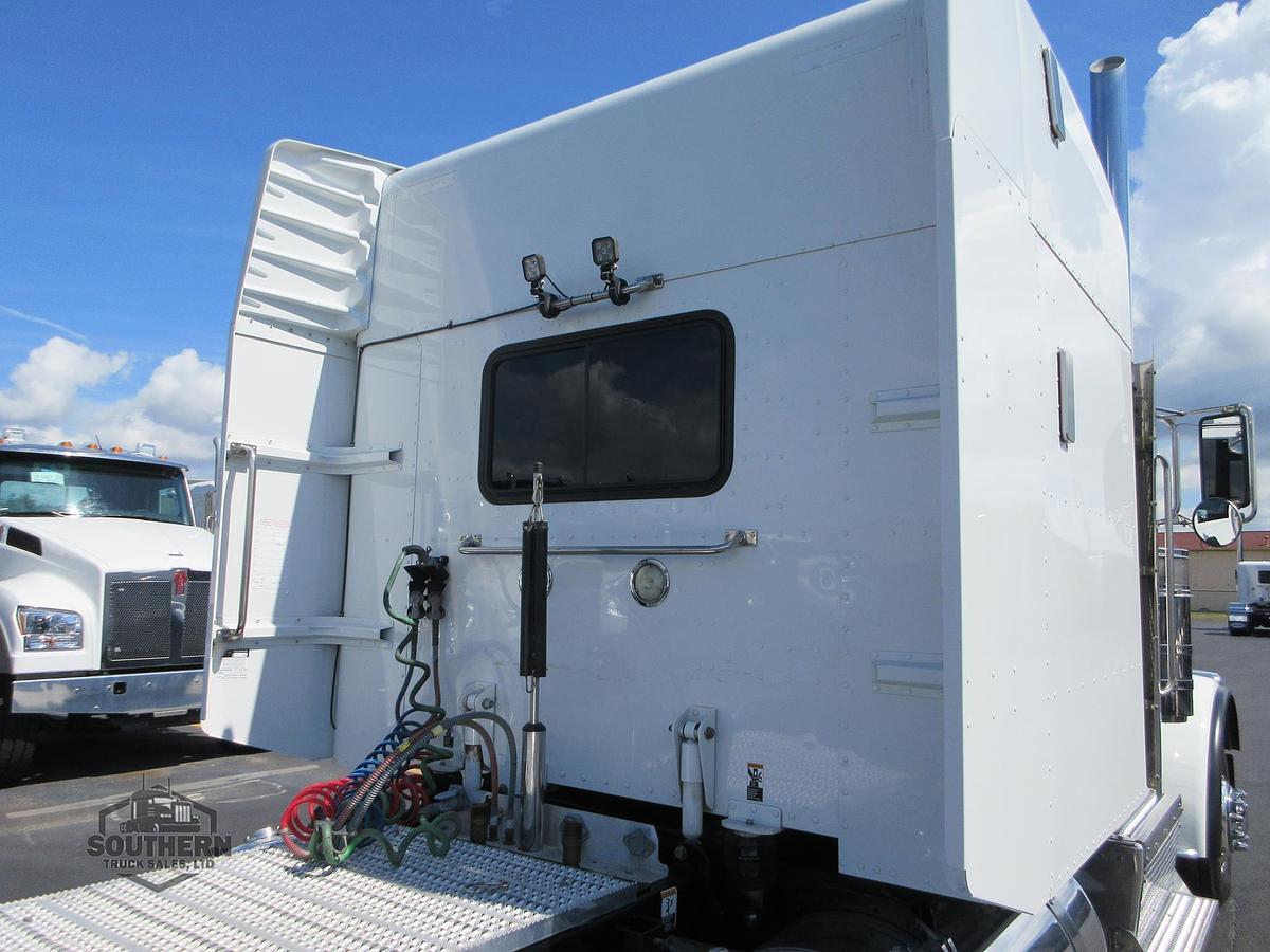 Used 2016 PETERBILT 389