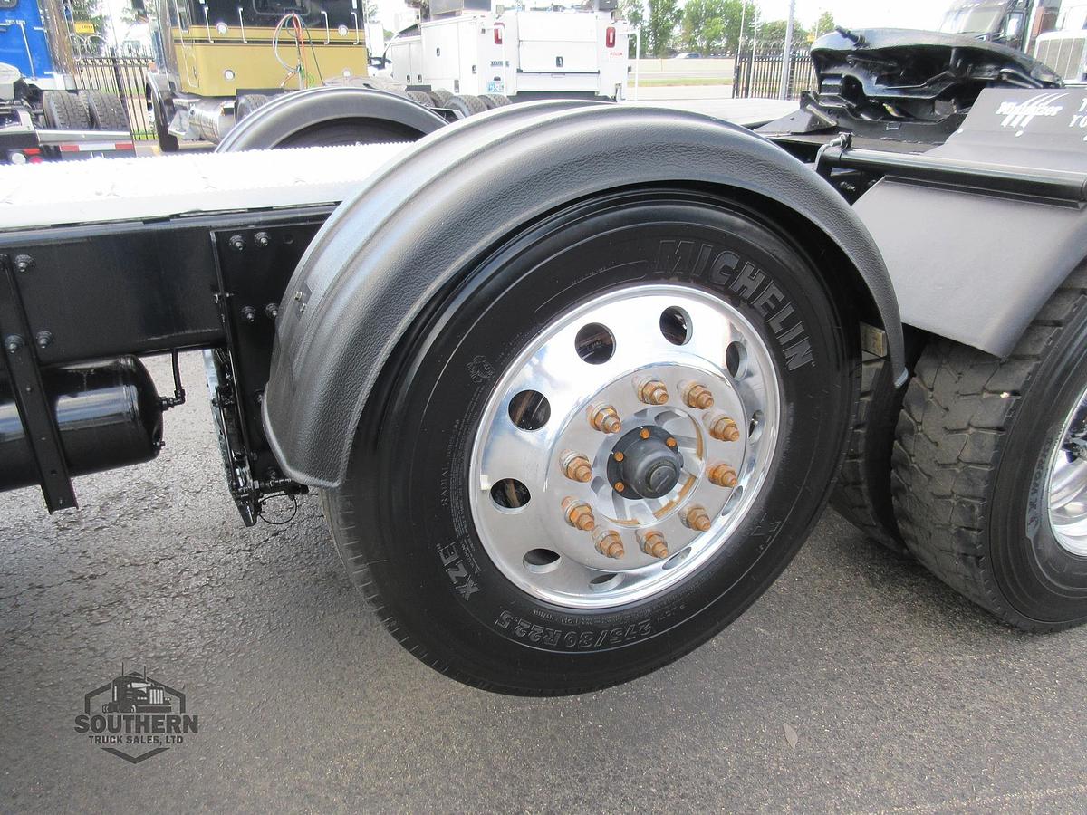 Used 2025 PETERBILT 567