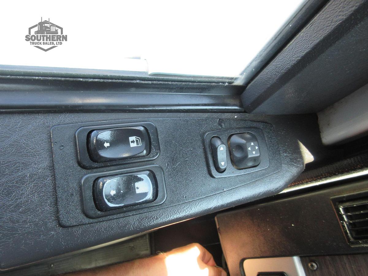 Used 2020 FREIGHTLINER 122SD