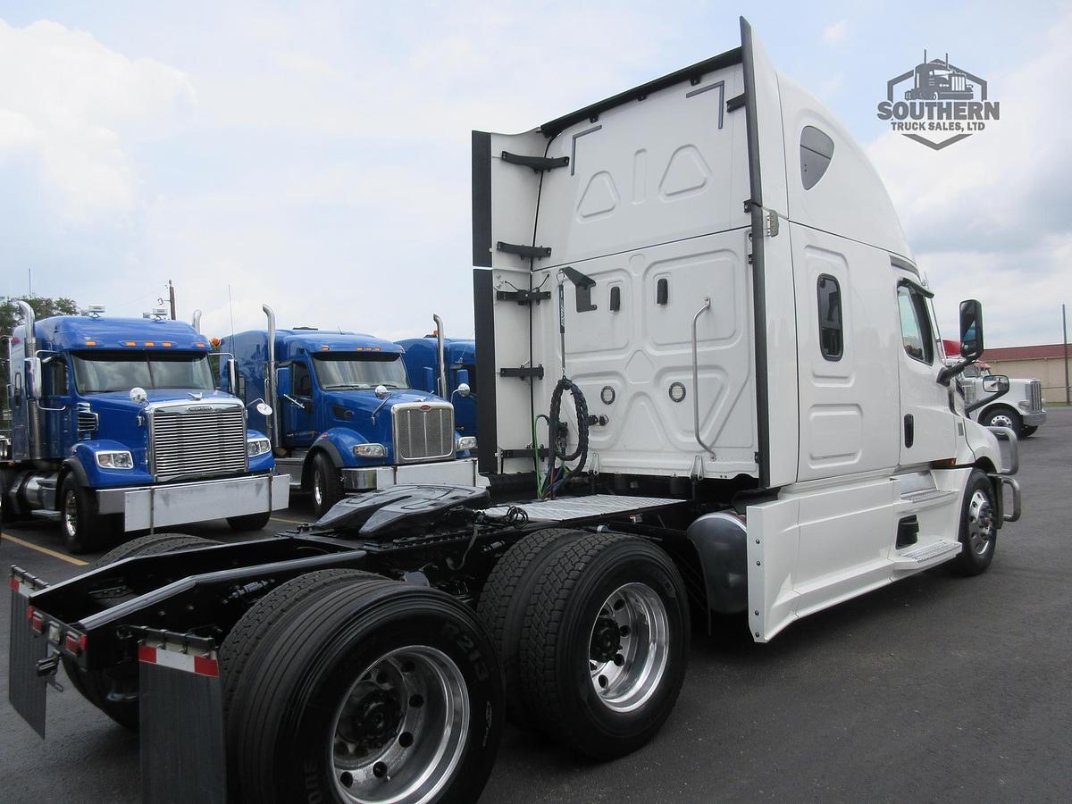 Used 2020 FREIGHTLINER CASCADIA 126