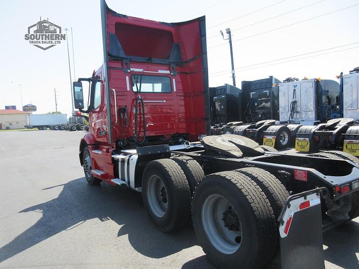 Used 2020 VOLVO VNR64T300