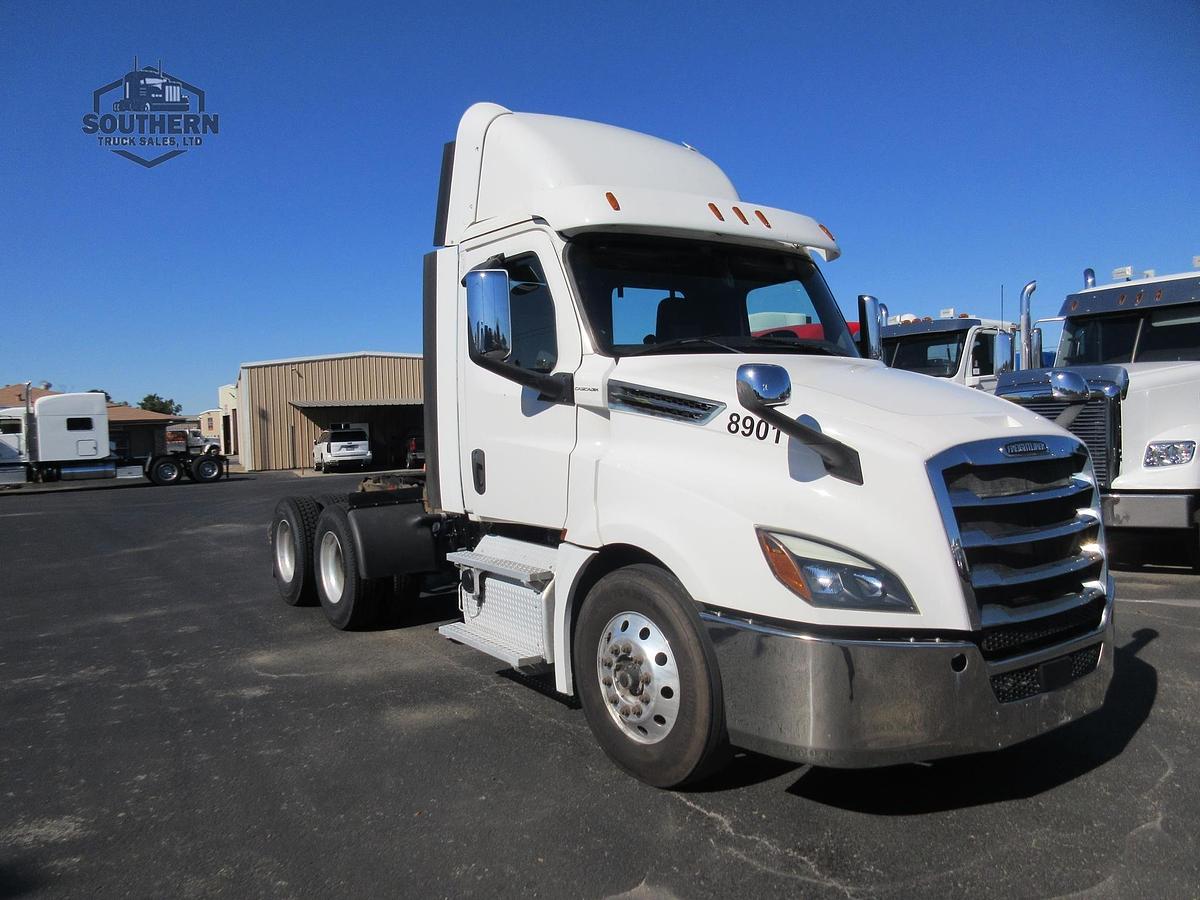 Used 2019 FREIGHTLINER CASCADIA 126