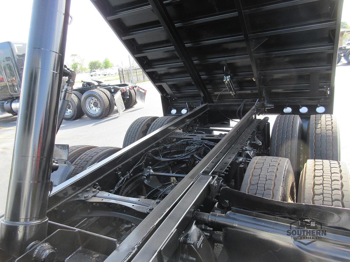 Used 2019 FREIGHTLINER CASCADIA 126