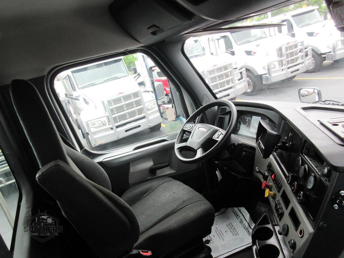 Used 2019 FREIGHTLINER CASCADIA 126