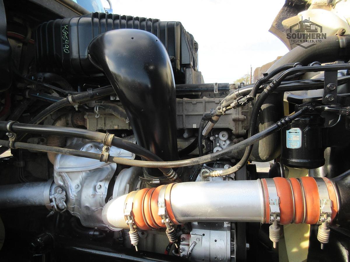 Used 2019 FREIGHTLINER 122SD