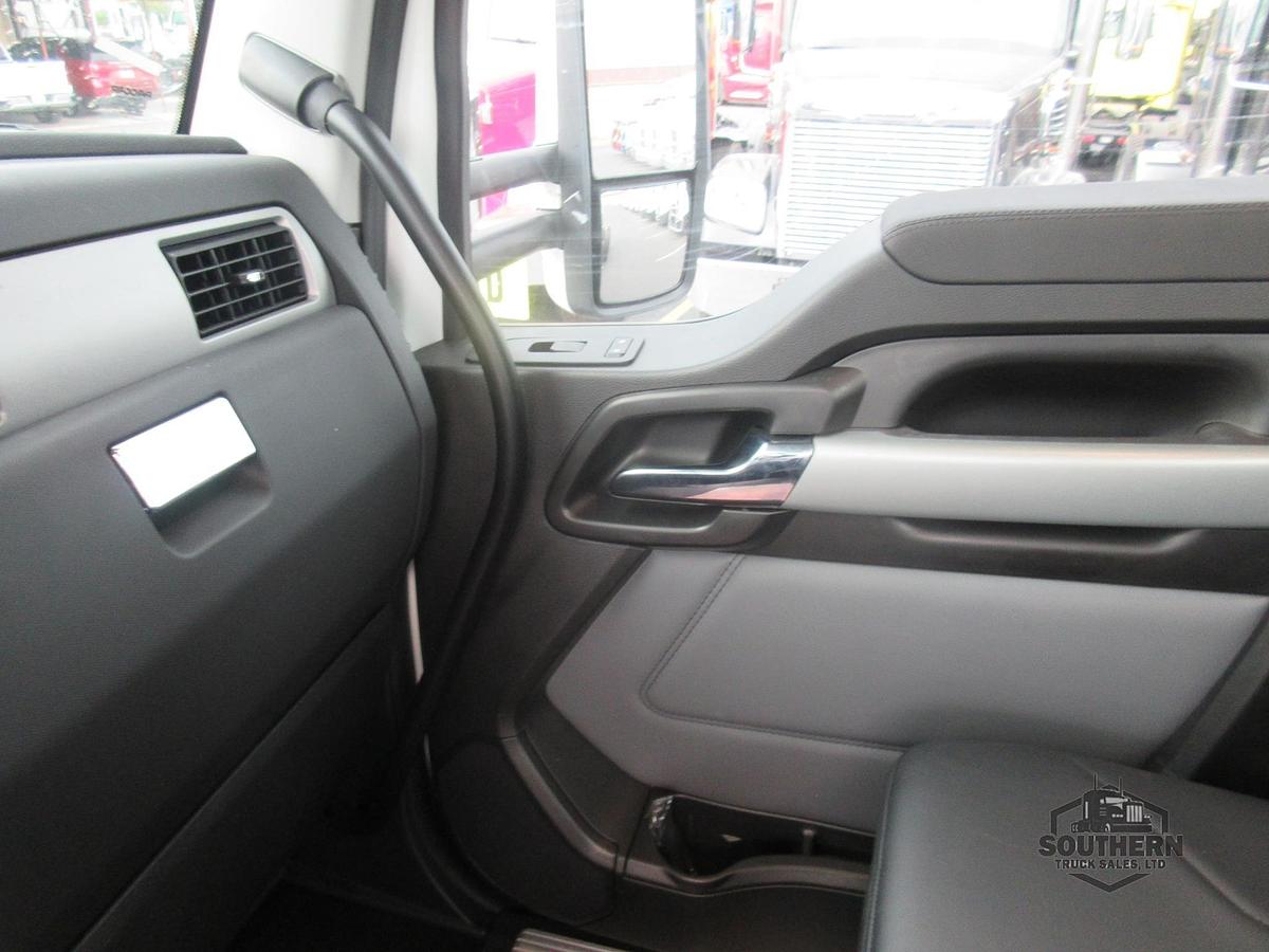 Used 2025 KENWORTH T880