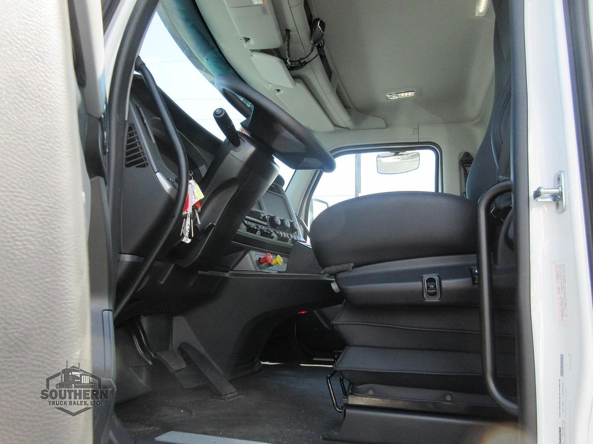 2025 KENWORTH T880