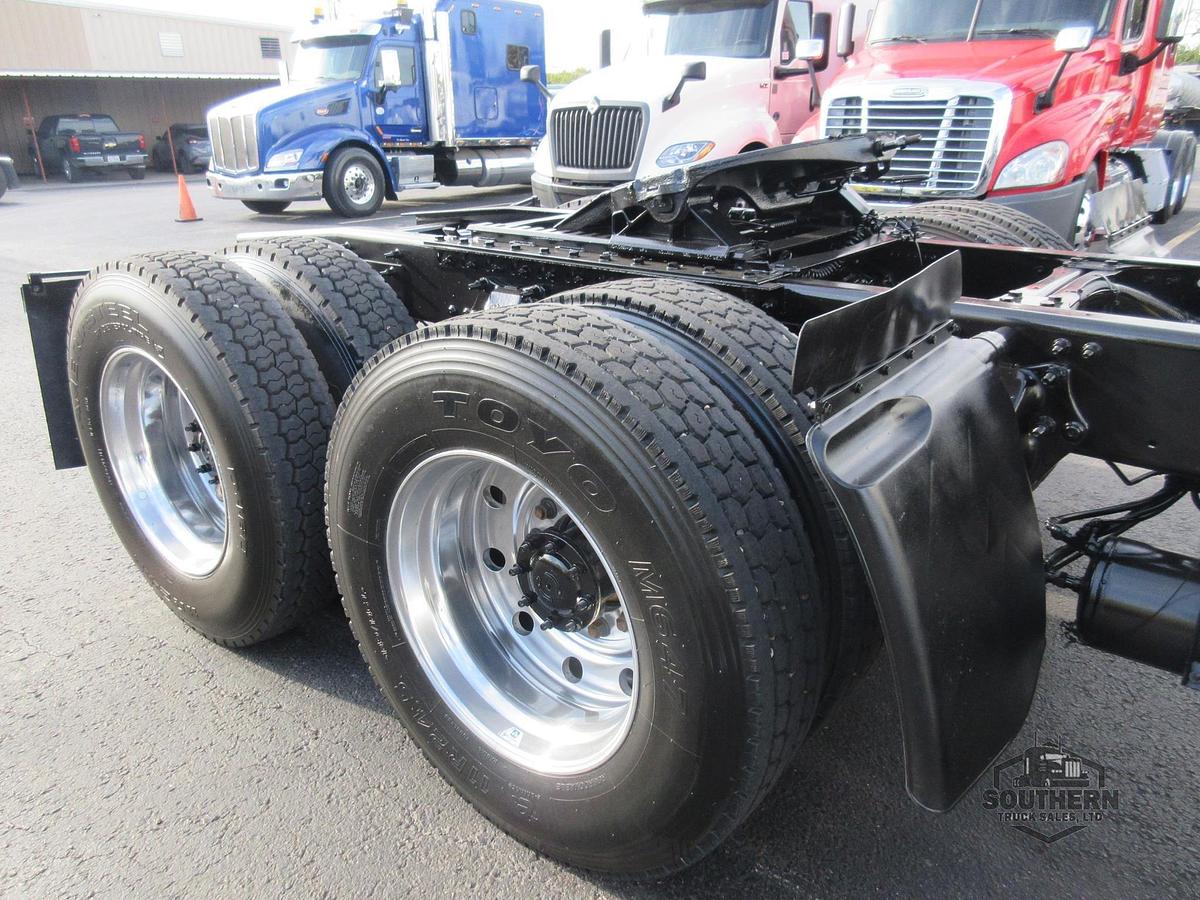 Used 2019 FREIGHTLINER 122SD