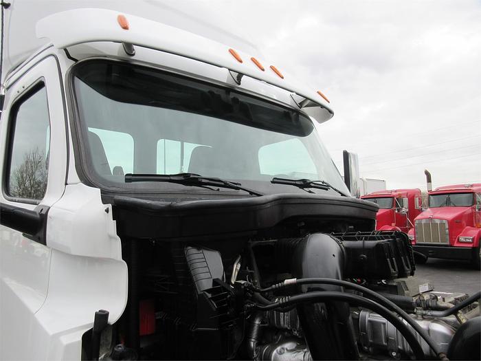 Used 2019 FREIGHTLINER CASCADIA 126
