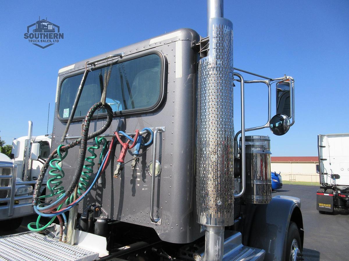 Used 2022 PETERBILT 389
