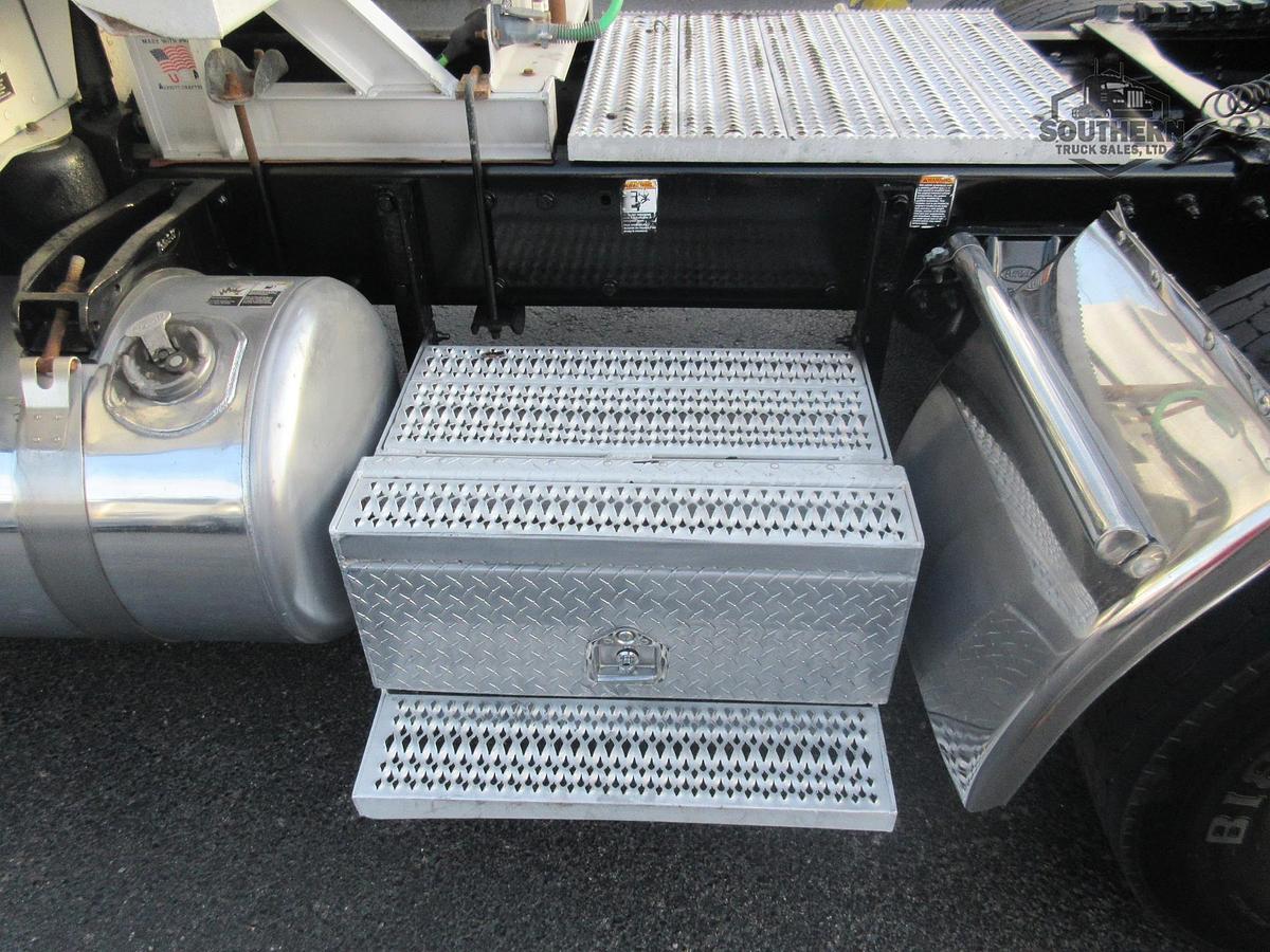 Used 2018 PETERBILT 389