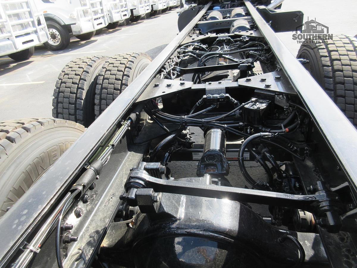 2025 KENWORTH T880