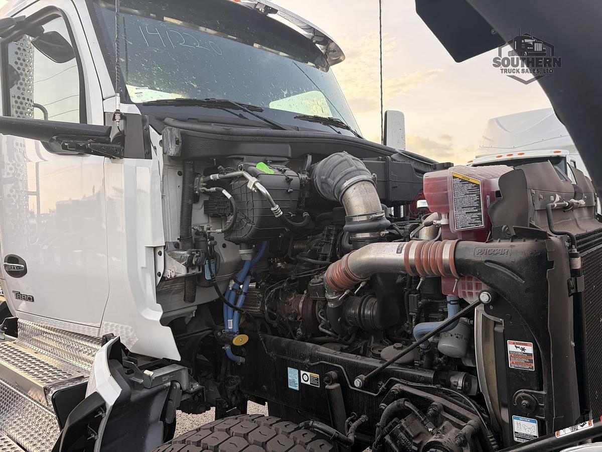 2025 KENWORTH T880