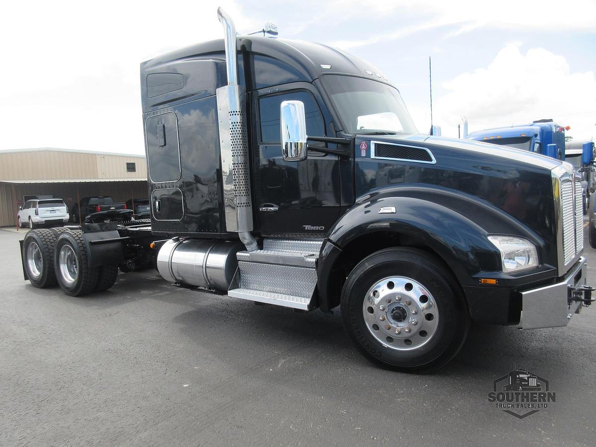 Used 2021 KENWORTH T880