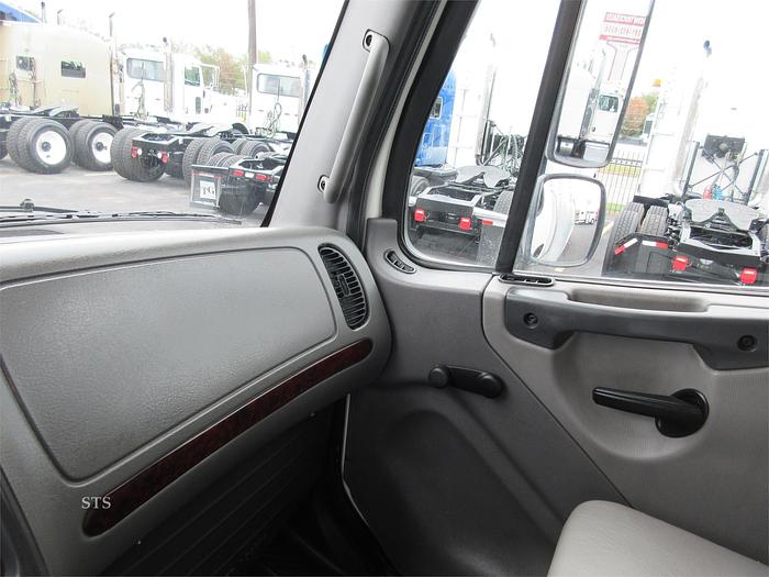 Used 2017 FREIGHTLINER BUSINESS CLASS M2 106