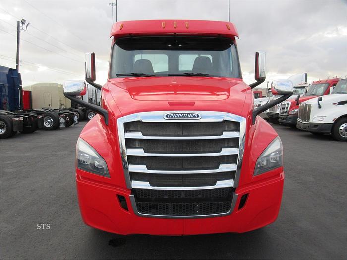 Used 2018 FREIGHTLINER CASCADIA 126