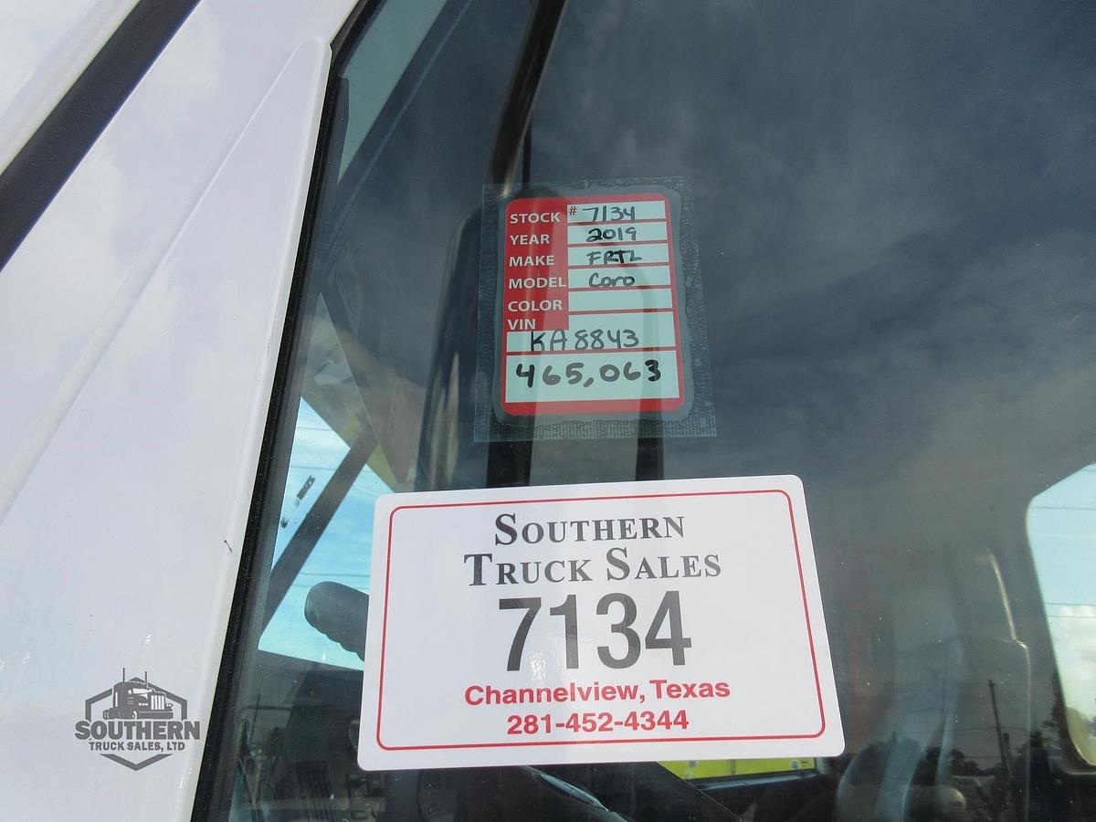 Used 2019 FREIGHTLINER 122SD