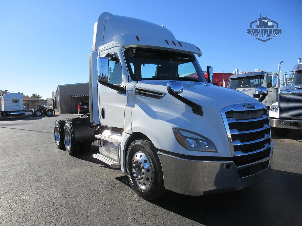 Used 2019 FREIGHTLINER CASCADIA 126