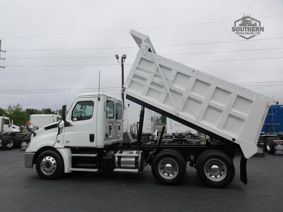 Used 2019 FREIGHTLINER CASCADIA 126
